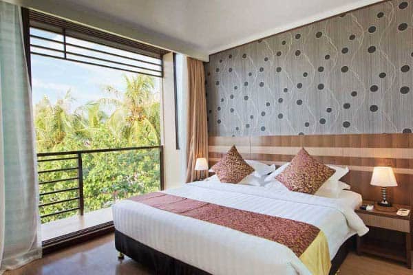 Arena-Beach-Hotel-Deluxe-Double-Room-with-Balcony-and-Sea-View-2